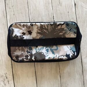 PREOWNED THIRTY ONE MAKE UP BAG ZIP TOP LINED  NAVY FLORAL PRINT